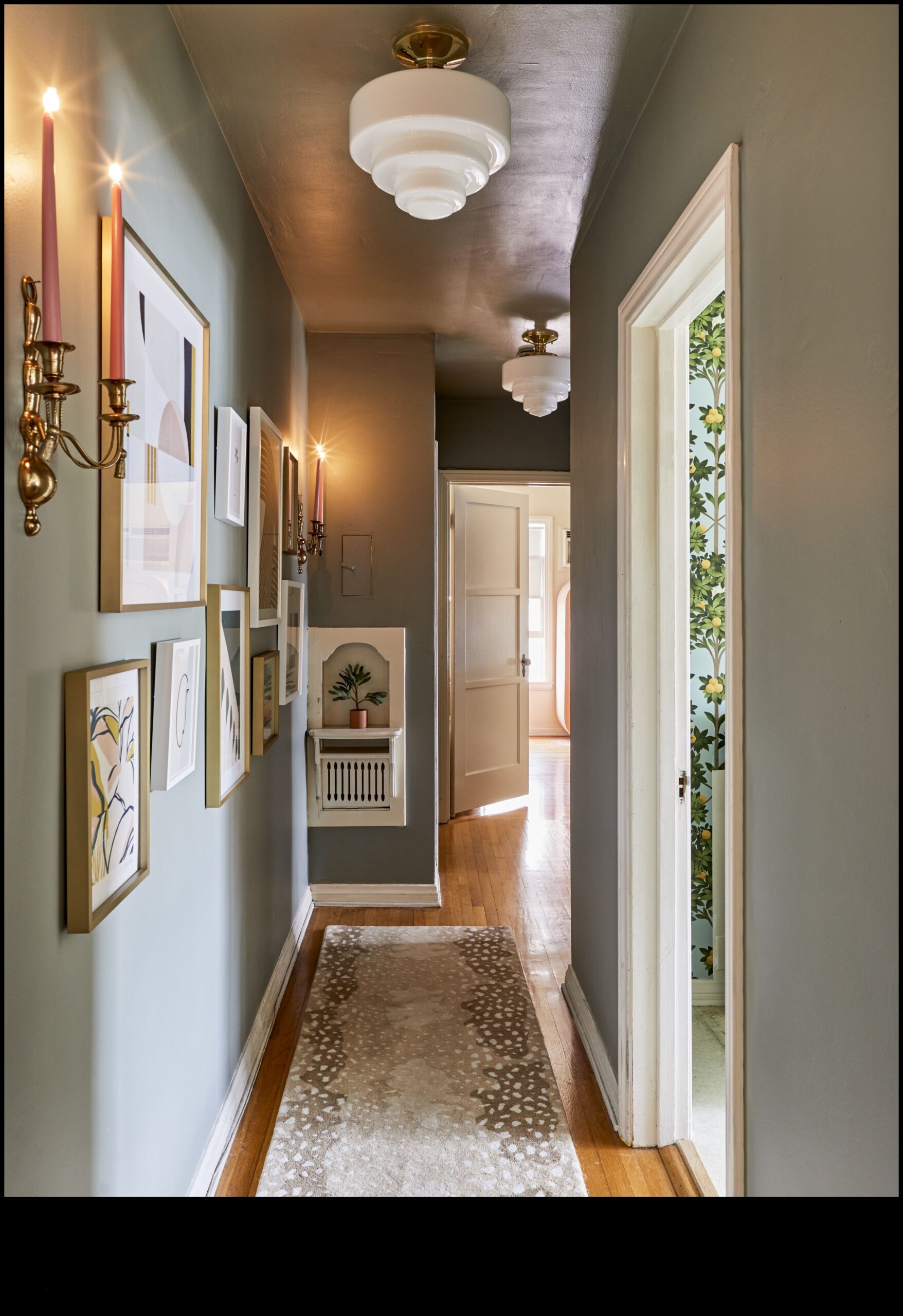 Inviting Illumination: Entryway Chandeliers for Welcoming Spaces